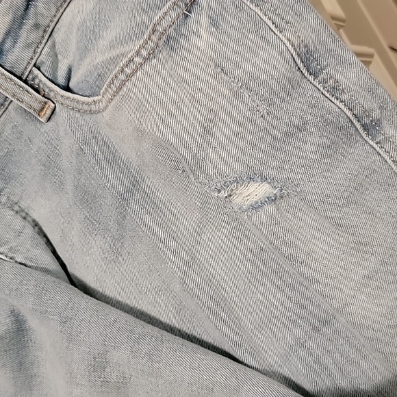 Distressed  👖 jeans - Picture 3 of 4